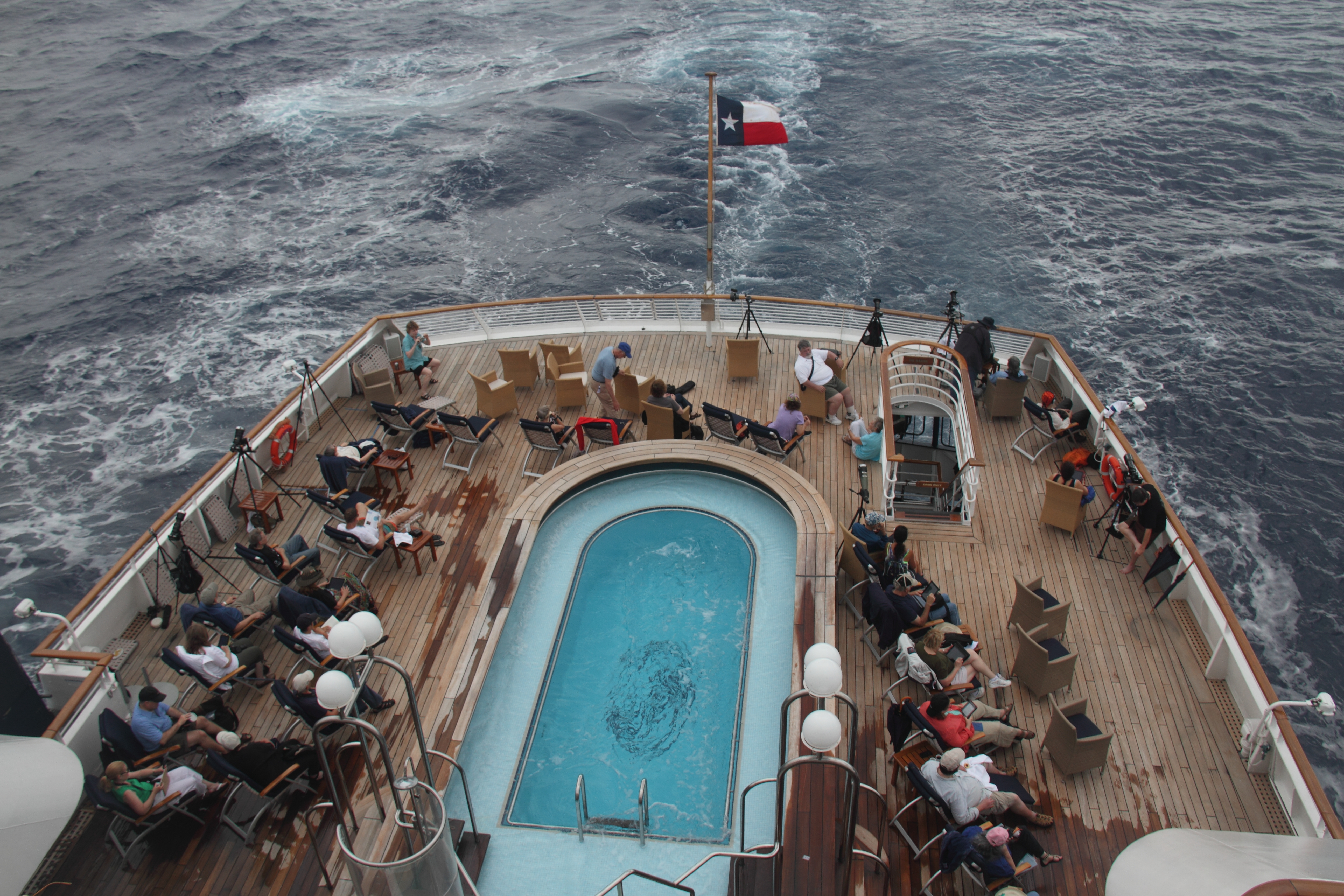 Viewers at the arse end of the ship. The Texan flag was OTT.